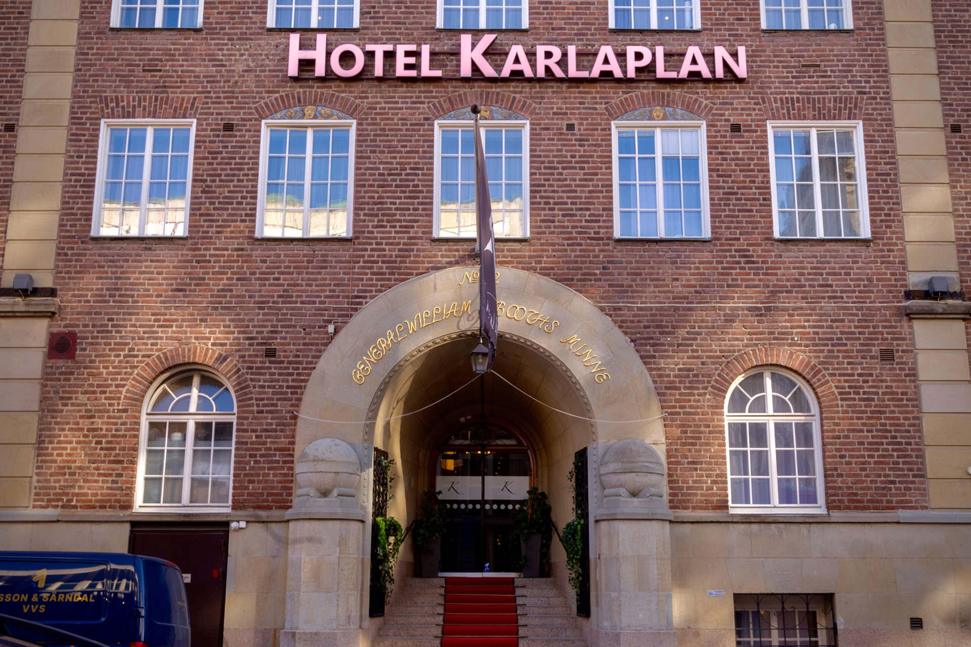 Hotel Karlaplan från utsidan - porten